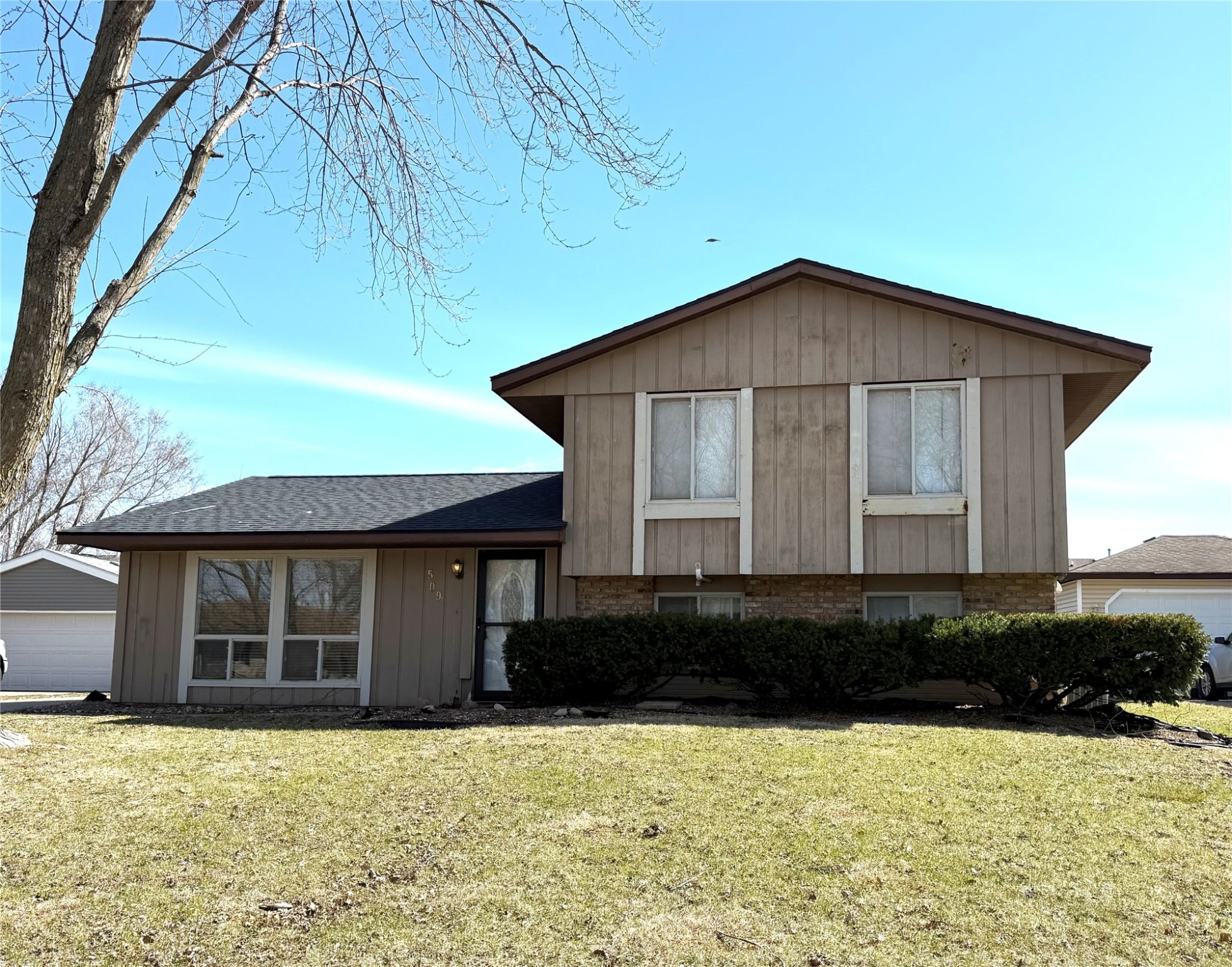 509 Nw Chapel Drive Property Photo