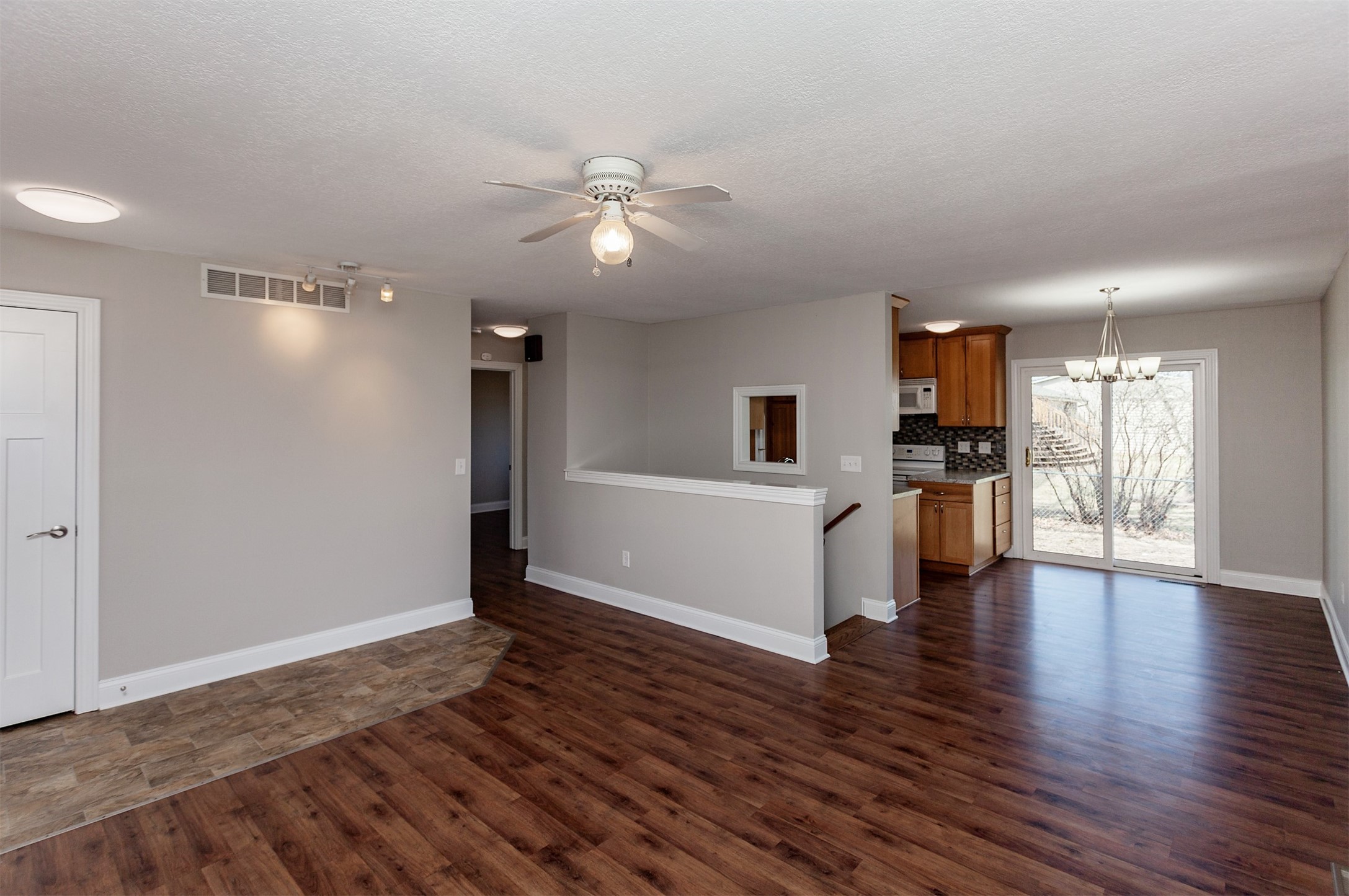 411 Opal Circle 413 Property Photo 6