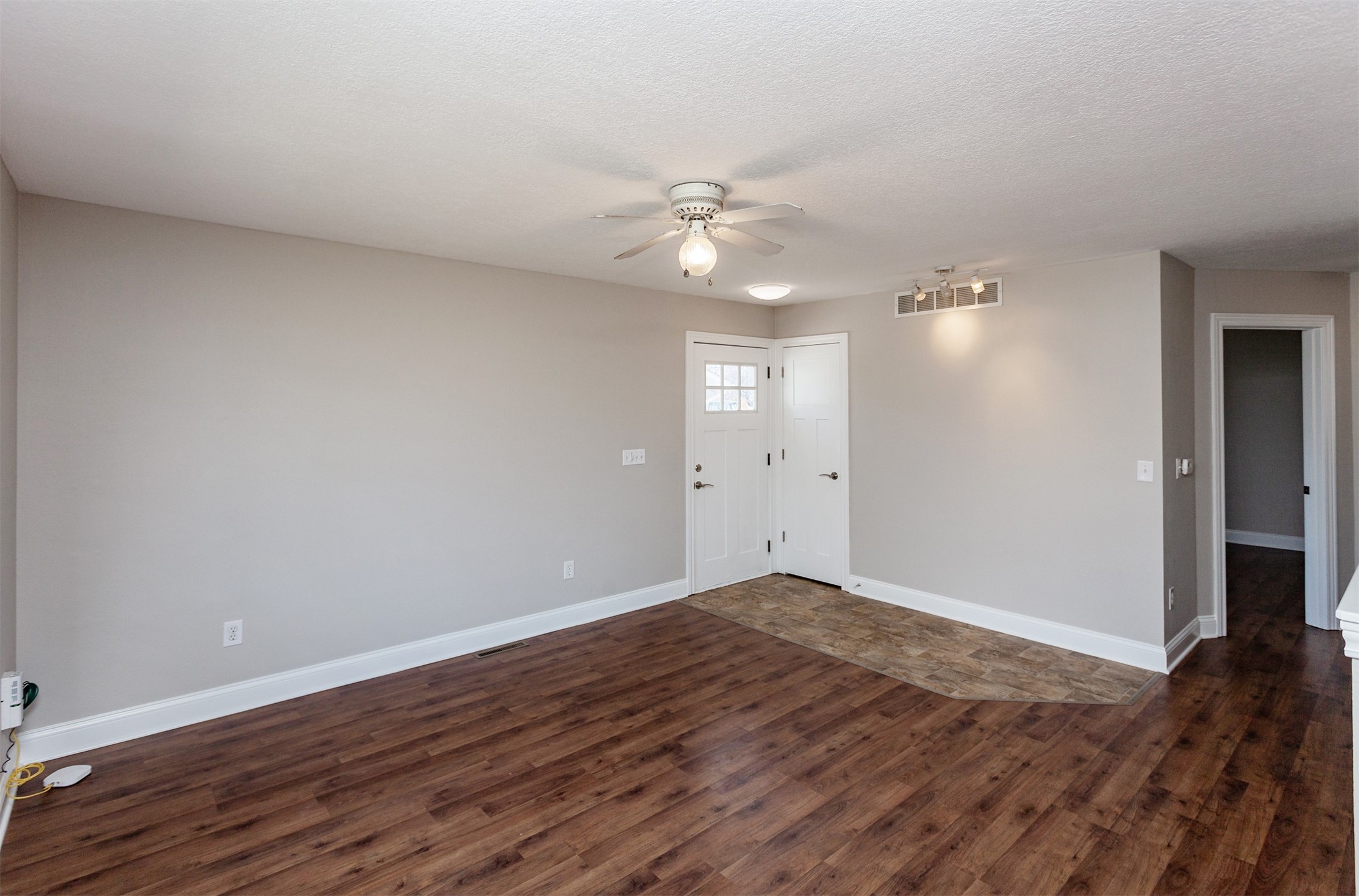 411 Opal Circle 413 Property Photo 7