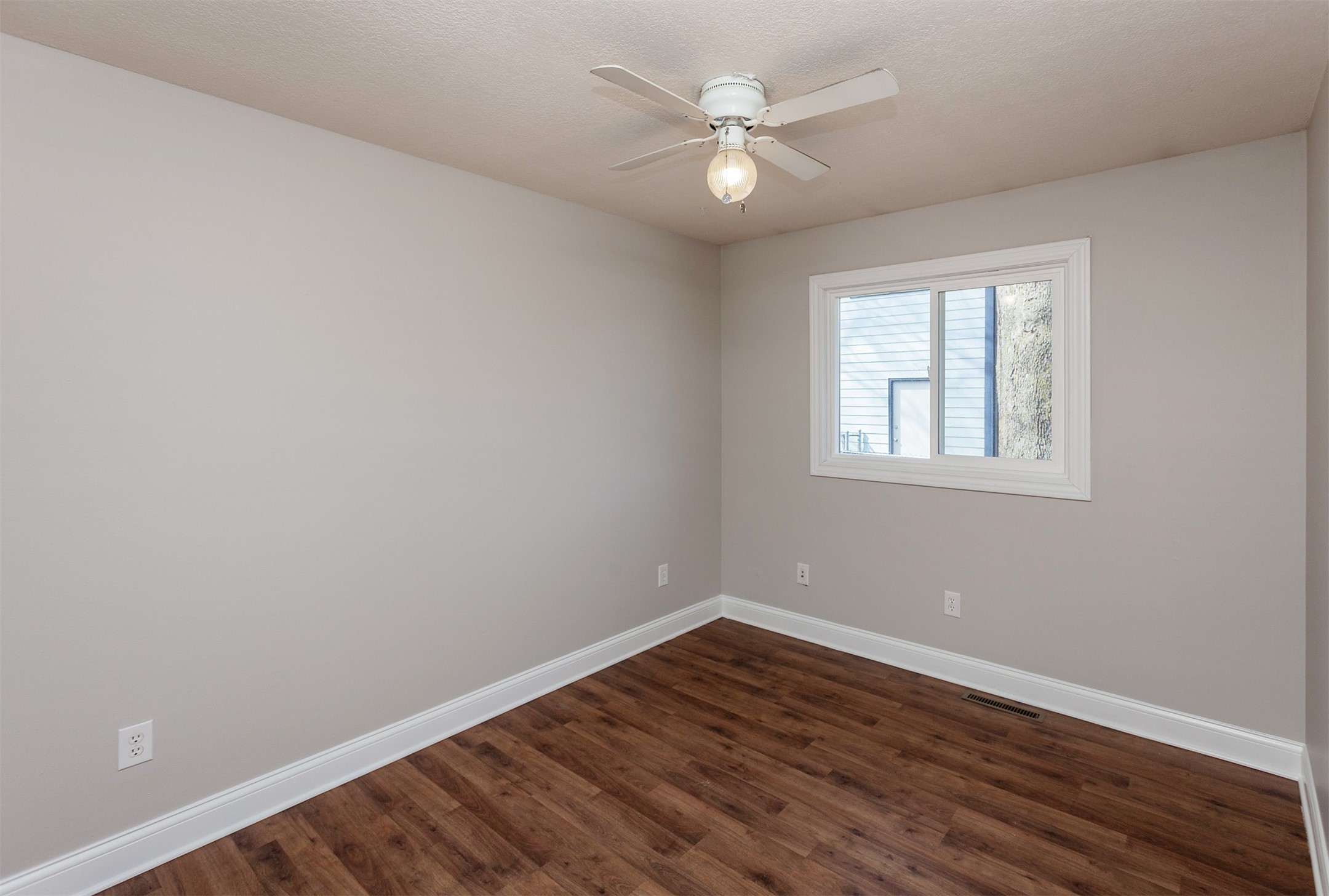 411 Opal Circle 413 Property Photo 12