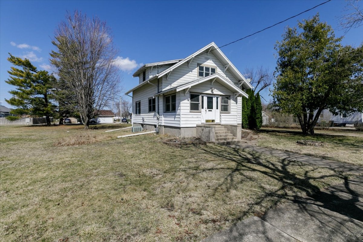 709 E First Street Property Photo