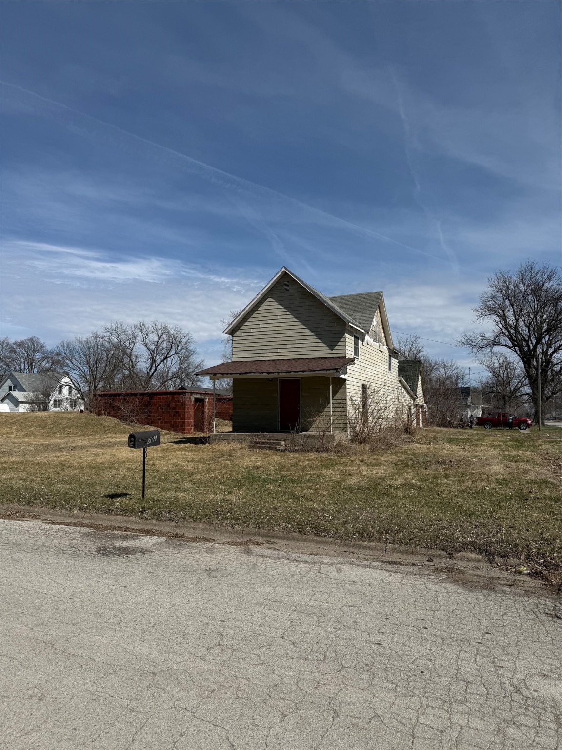 702 2nd Street Property Photo 1