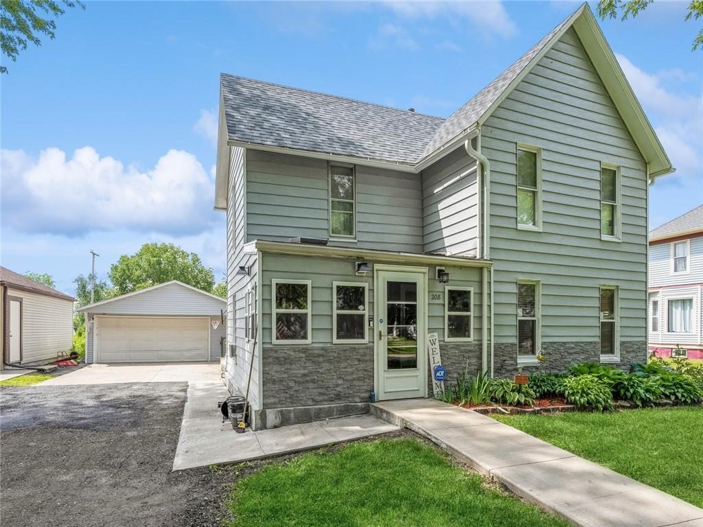 208 2nd Street Ne Property Photo