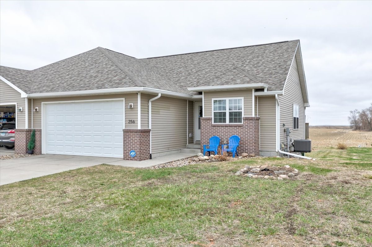 256 Southern Prairie Drive Property Photo
