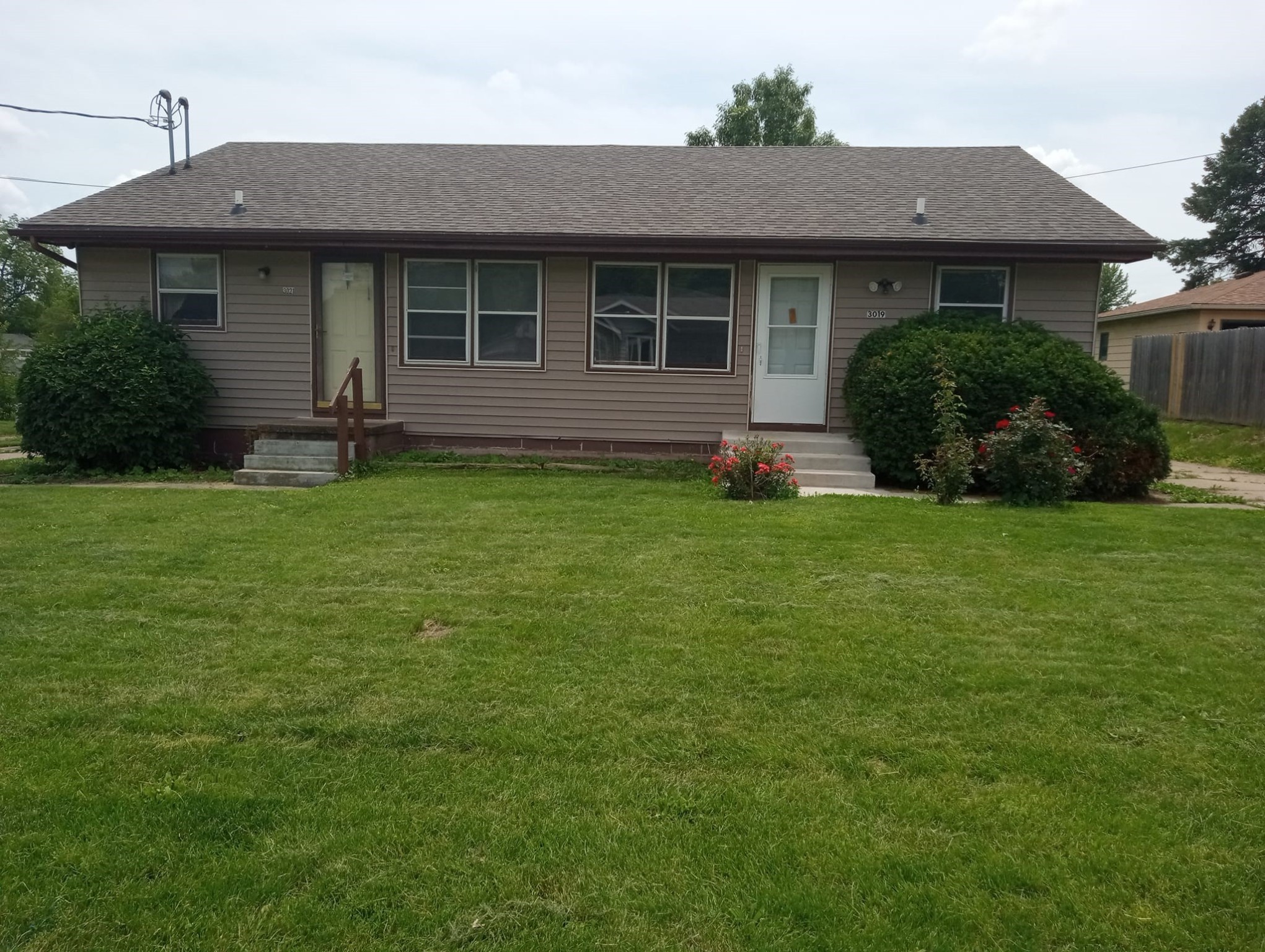 3019 E Douglas Avenue Property Photo 1