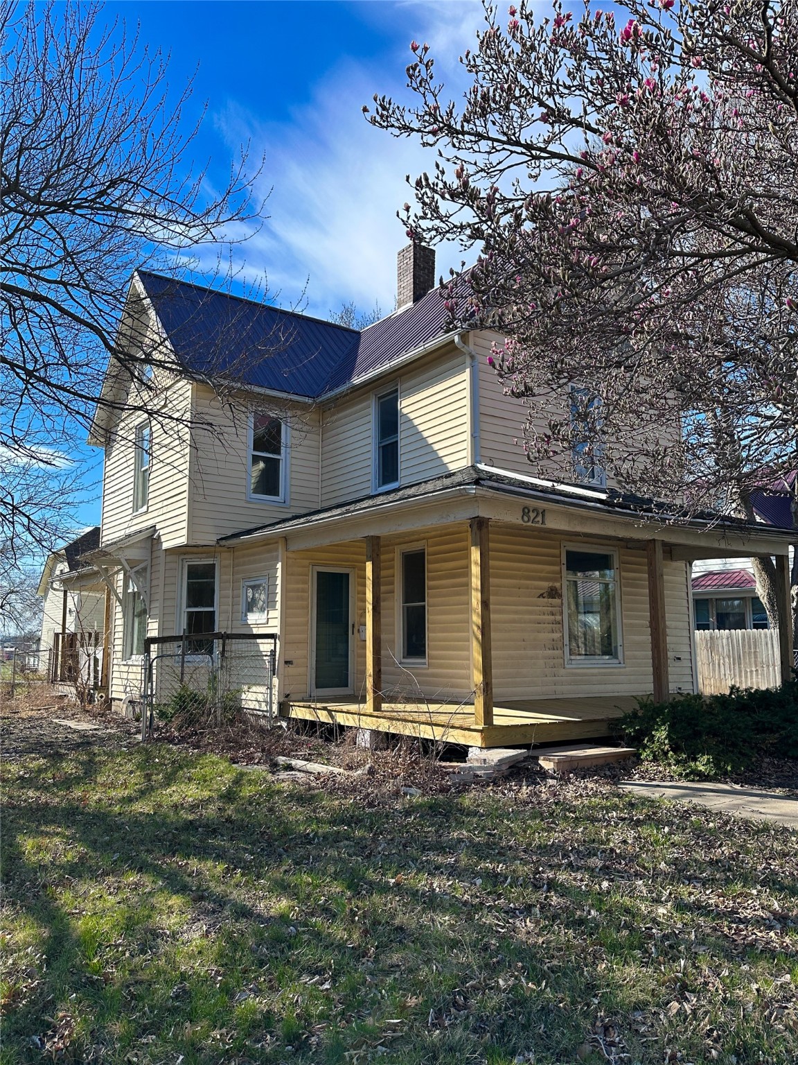 821 N Grand Street Property Photo