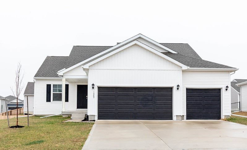 1065 Waukee Avenue Property Photo