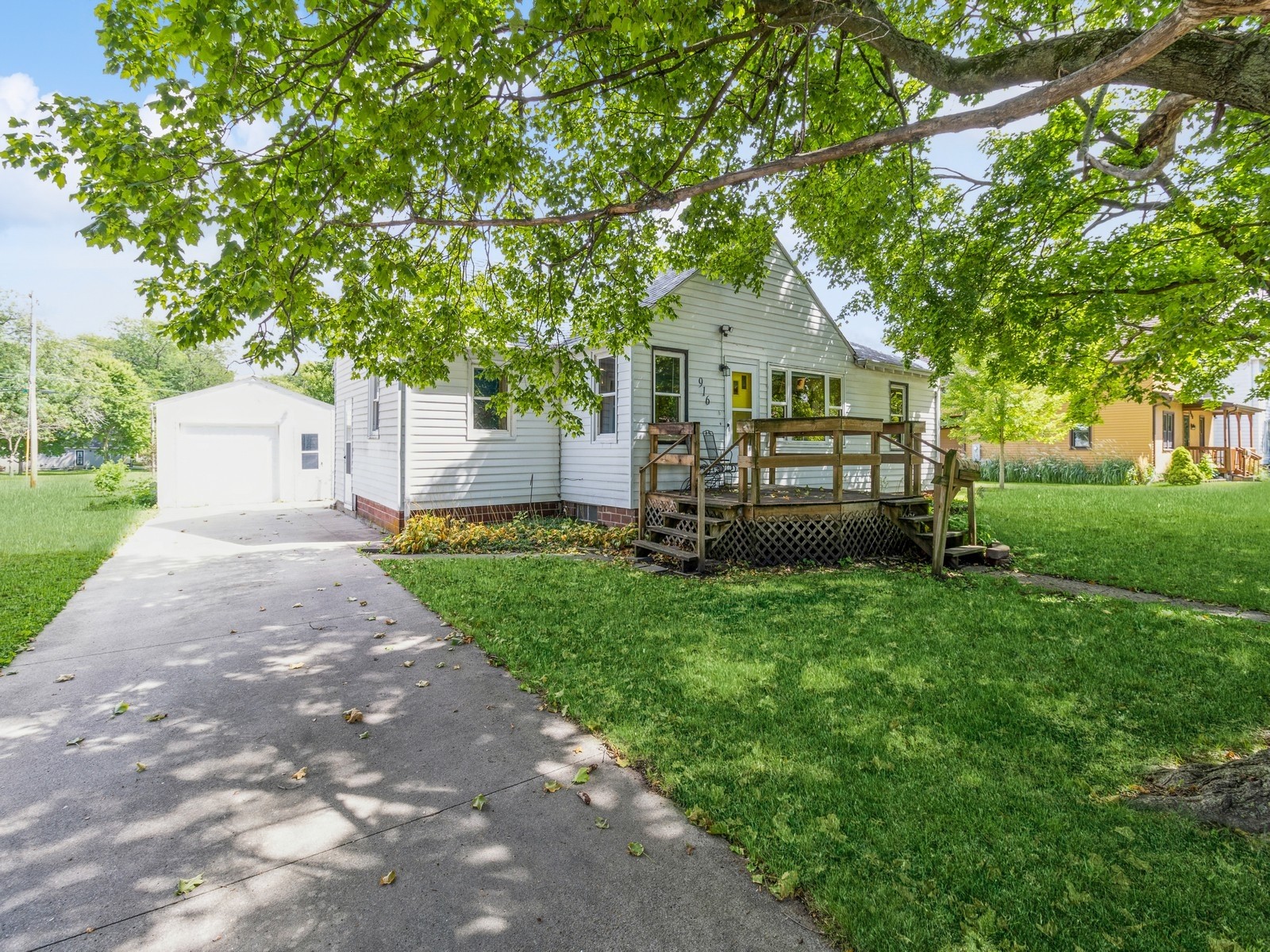 916 Elm Avenue Property Photo