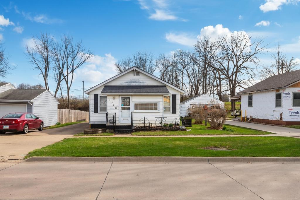 1210 W Robinson Street Property Photo