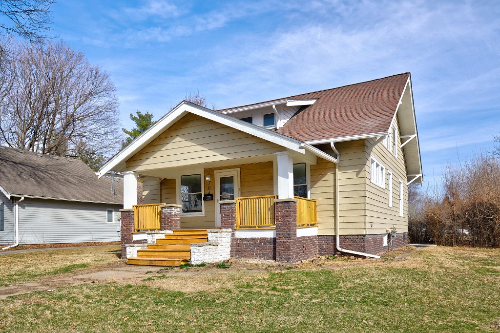 704 E Salem Avenue Property Photo