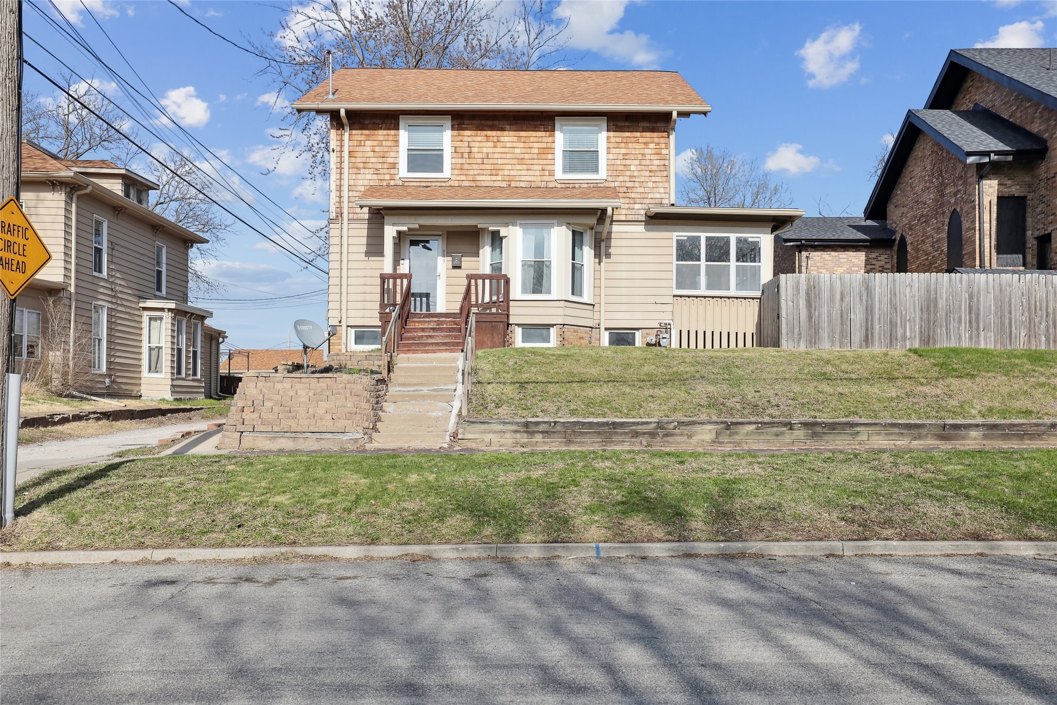 911 E 12th Street Property Photo