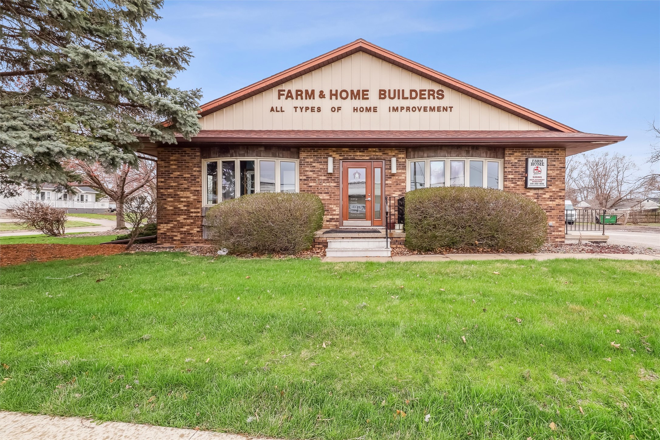 1954 Hubbell Avenue Property Photo
