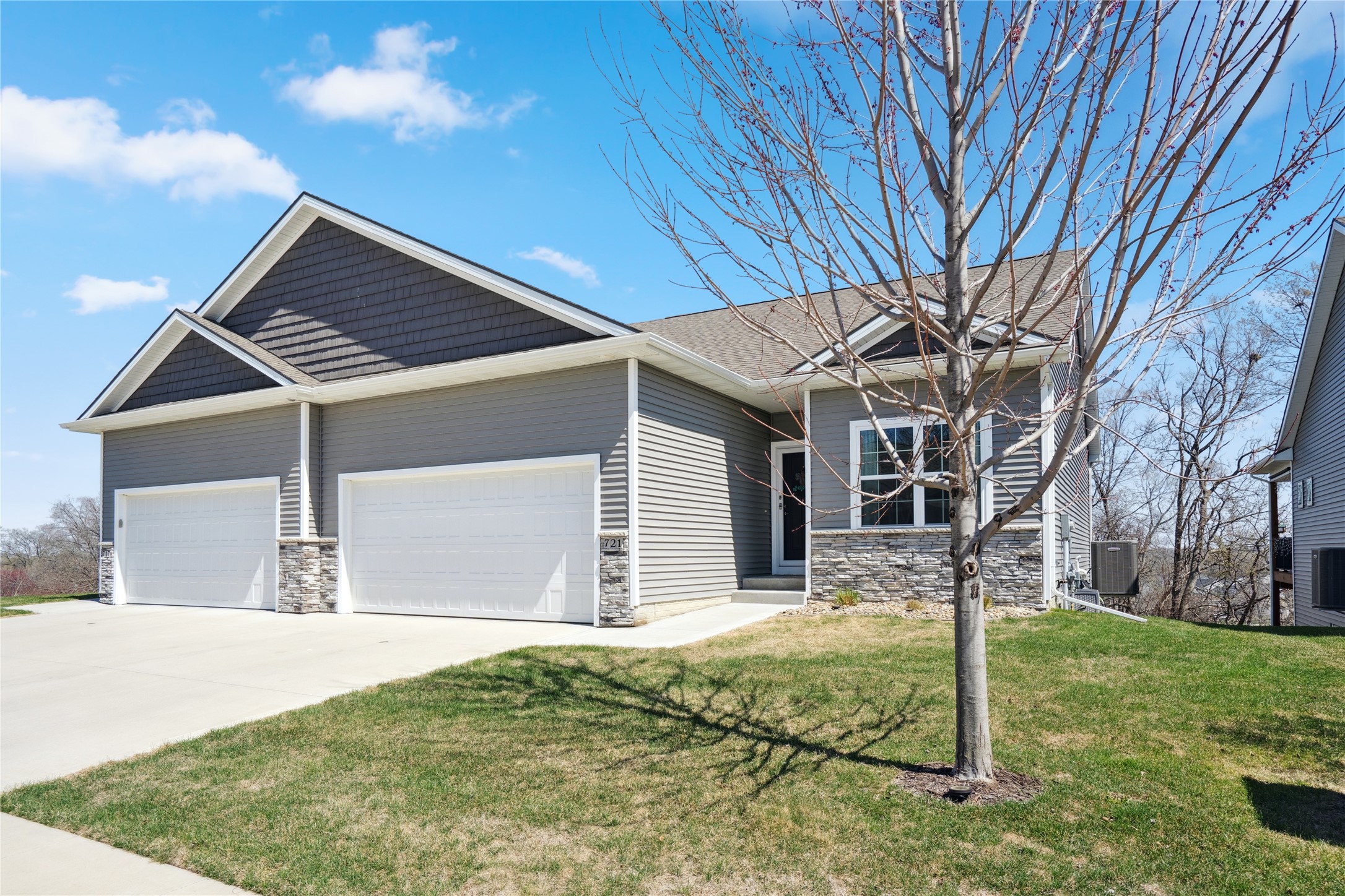 721 Pinehurst Way Property Photo