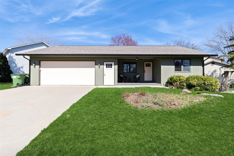 2045 Prairie View E Property Photo