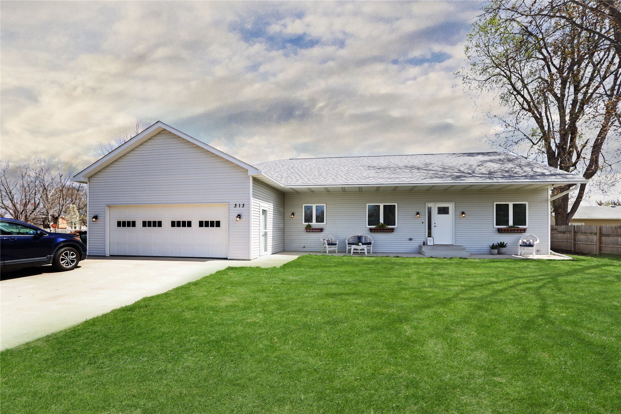 313 Ne Ewing Street Property Photo