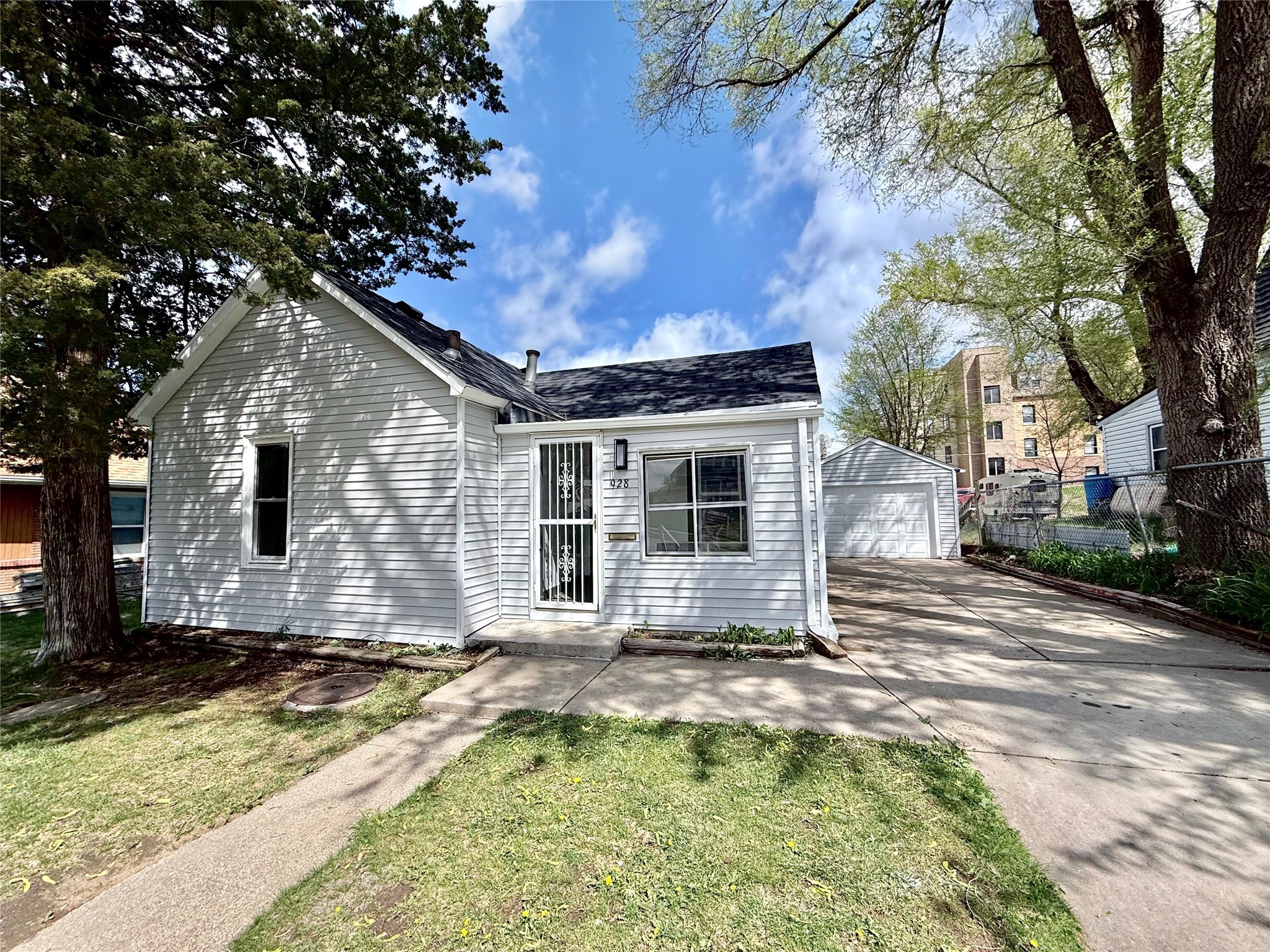 928 Morton Avenue Property Photo