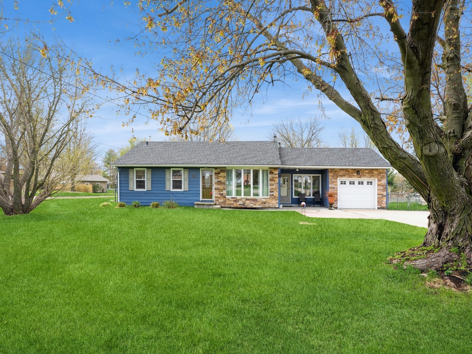 2713 1st Avenue E Property Photo