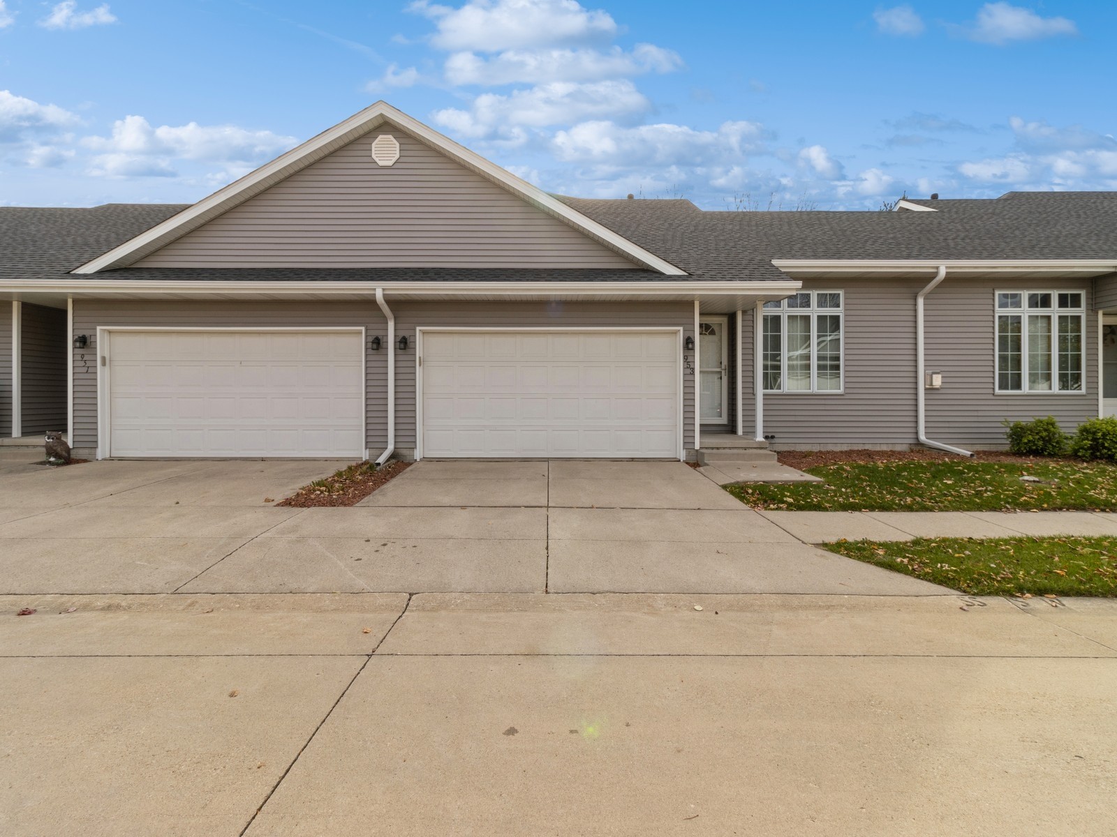 953 Robin Circle Property Photo