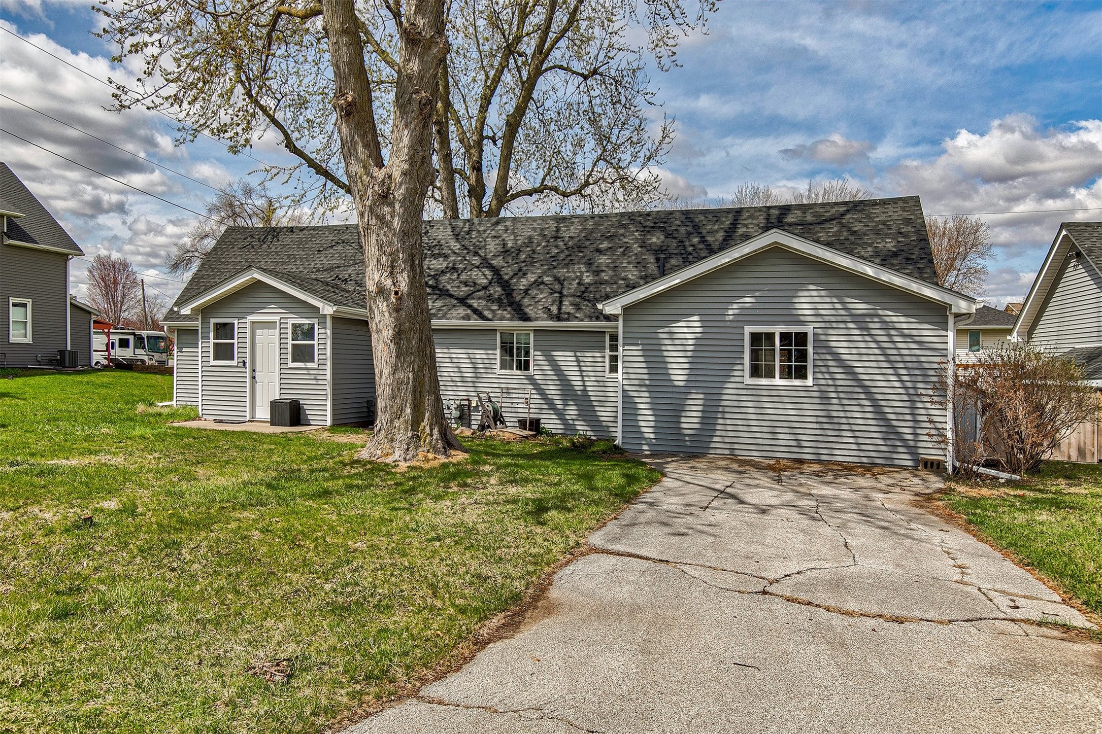 304 Se Ewing Street Property Photo