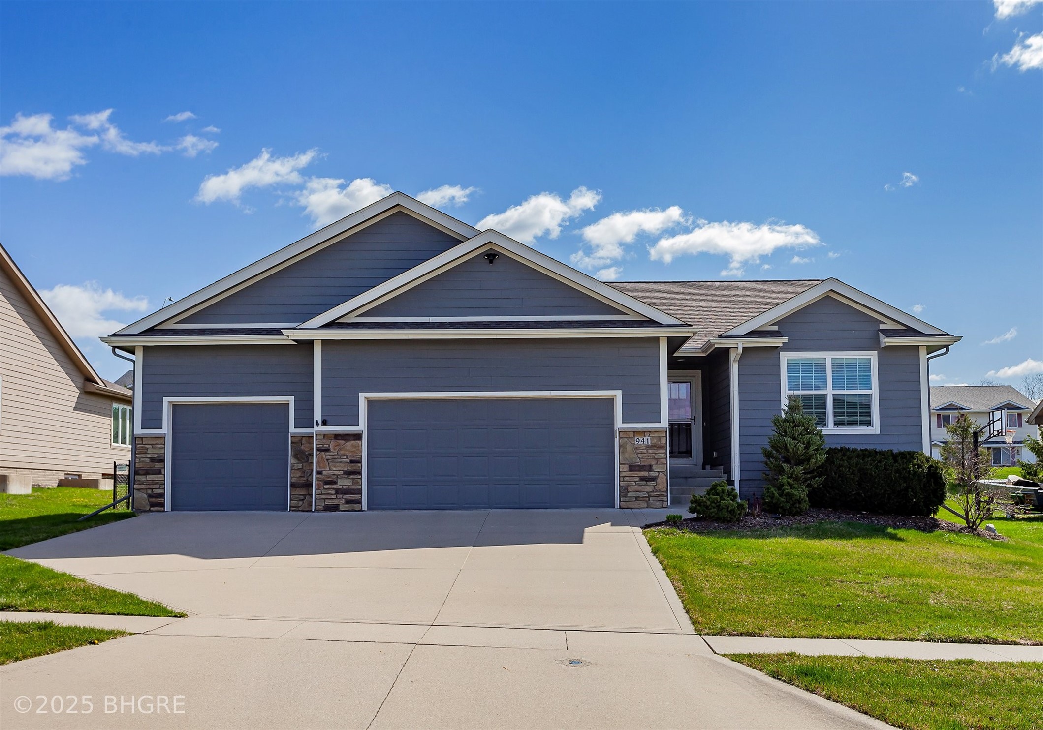941 Bridgeview Street Property Photo