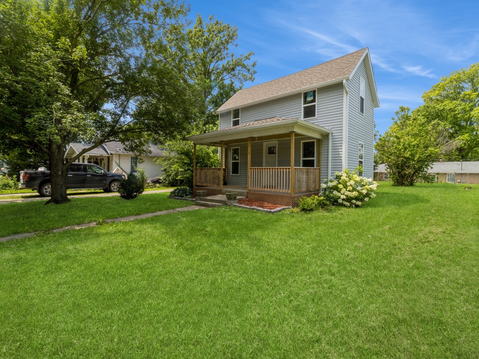 709 E 8th Street N Property Photo