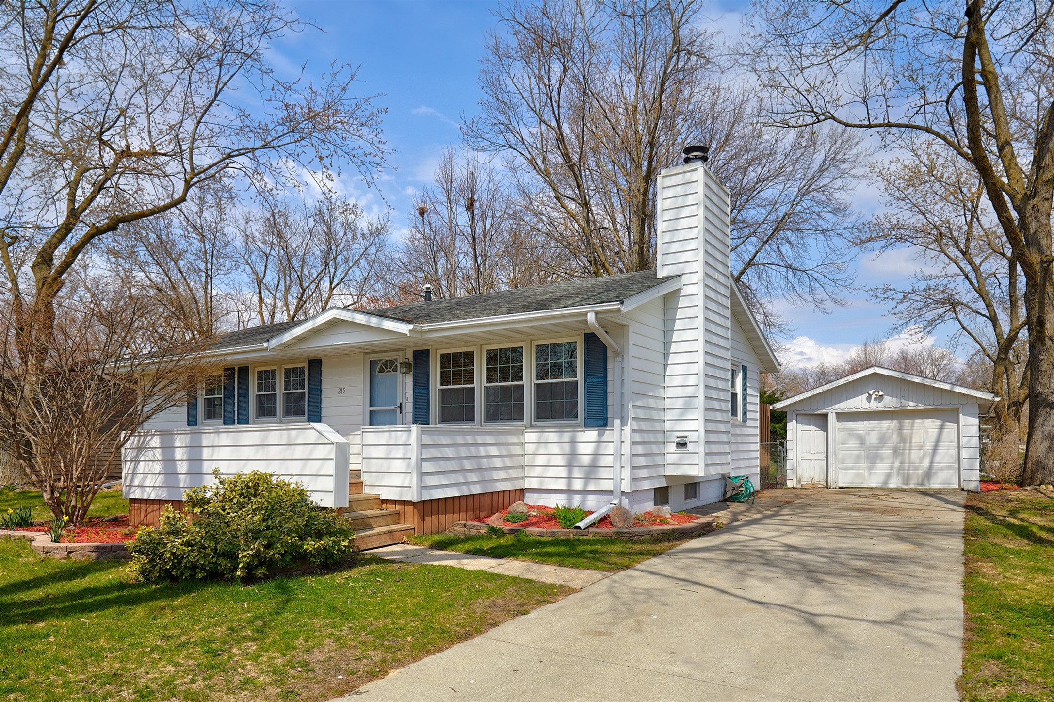 215 Waukee Avenue Property Photo