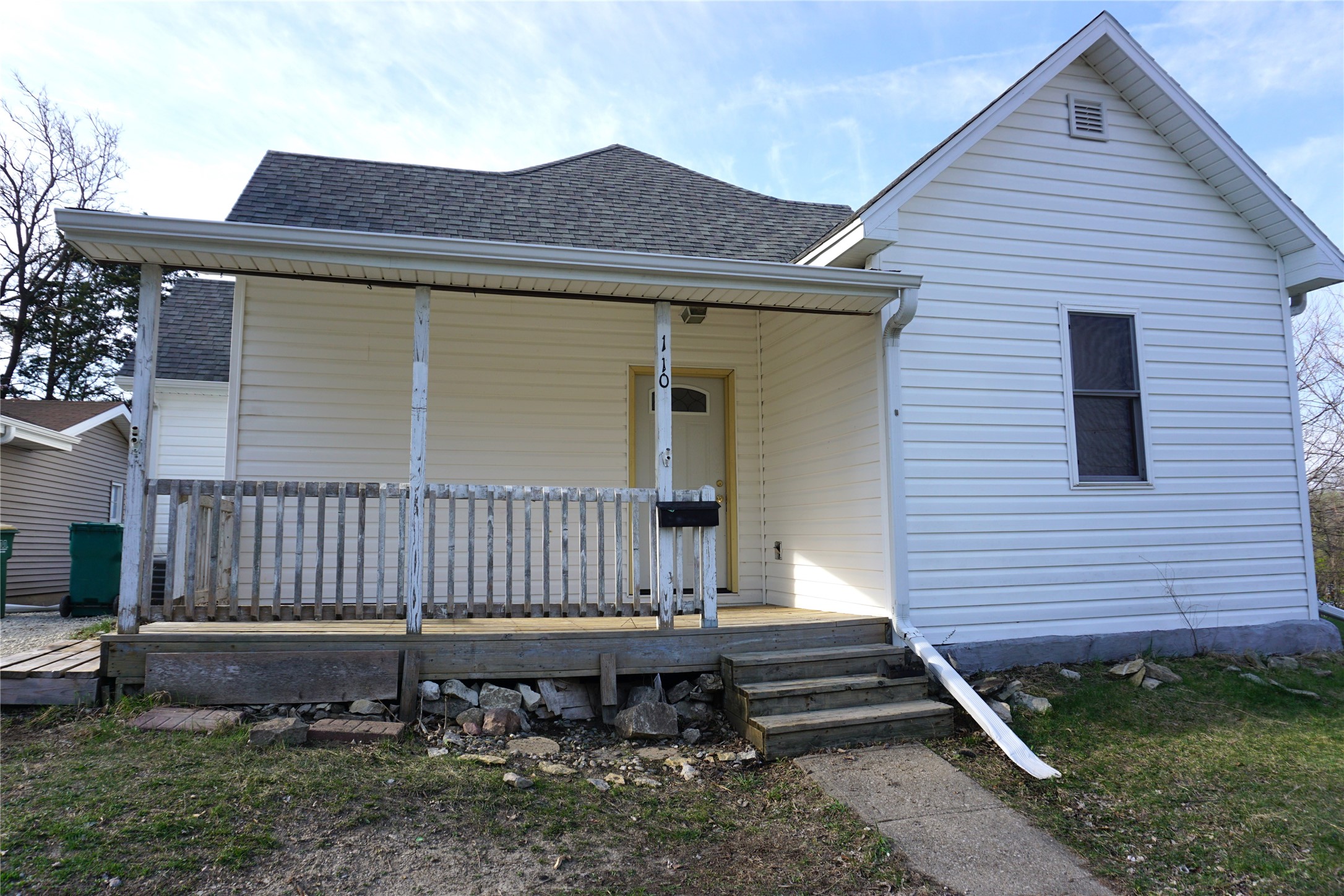 110 E Grade Street E Property Photo