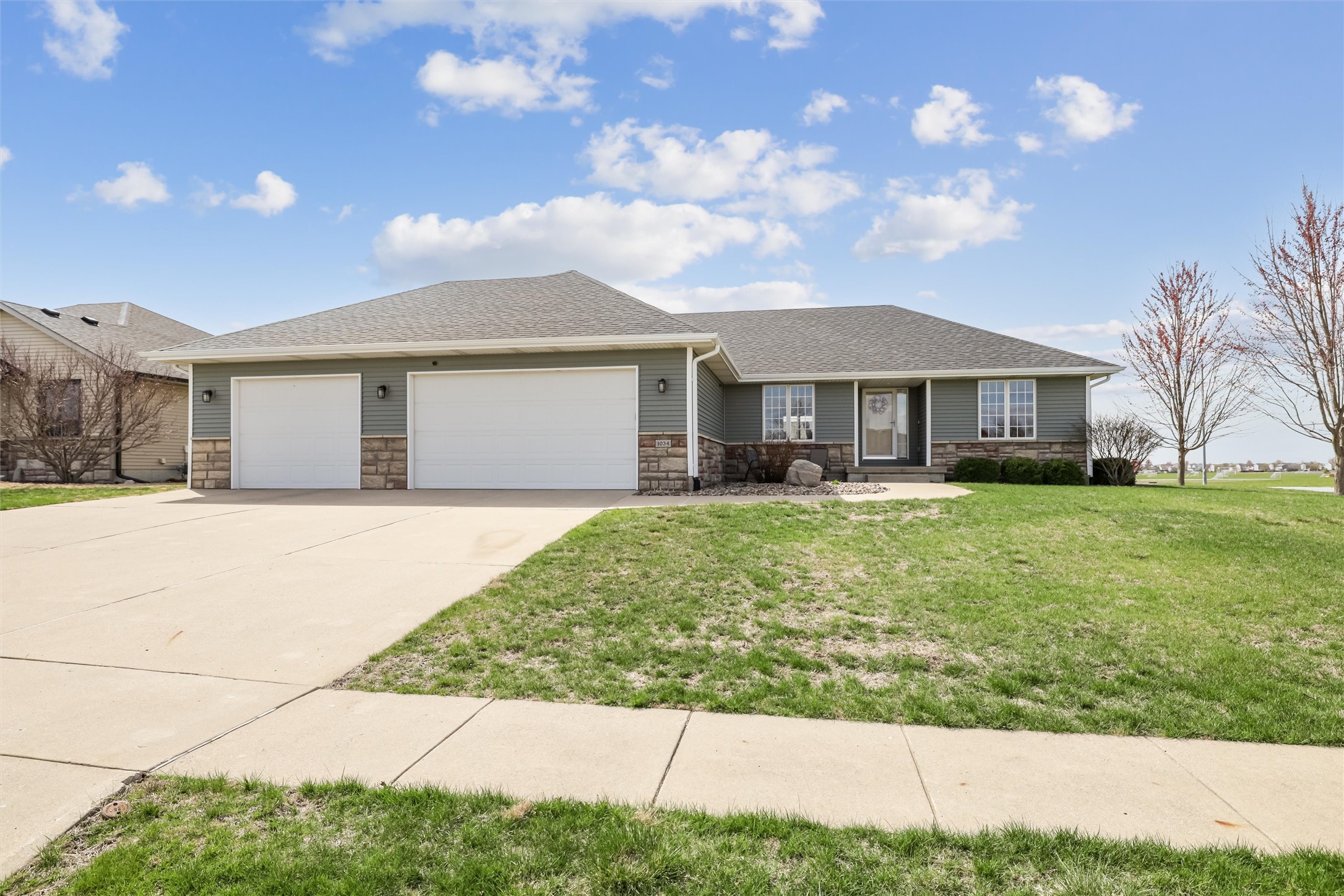 1034 Lake Shore Drive Se Property Photo
