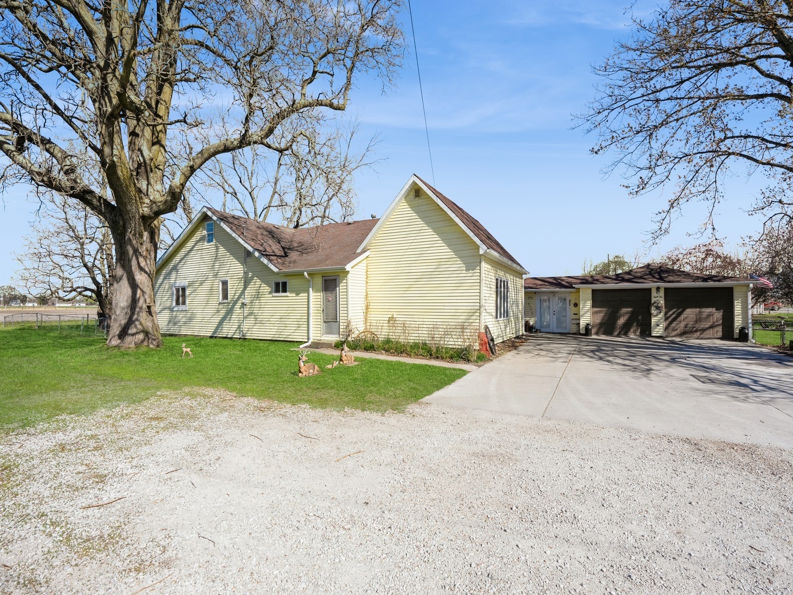 810 W Pleasant Street Property Photo