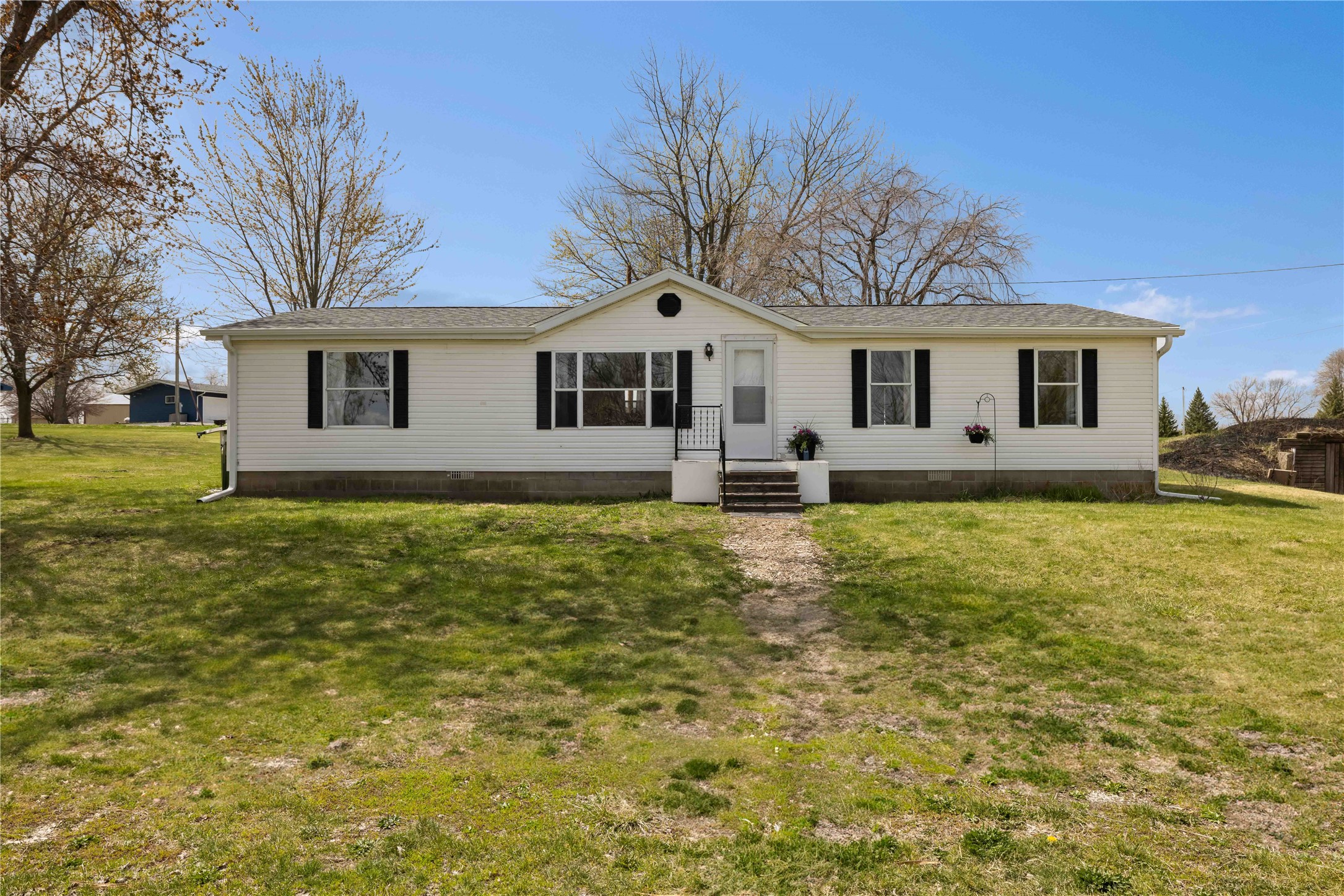 7087 Highway 28 Highway Property Photo