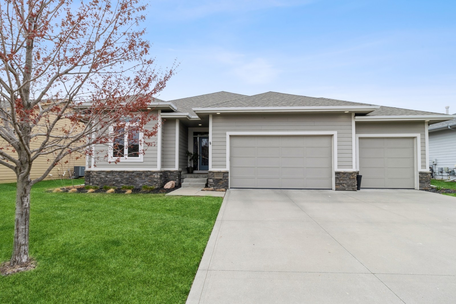 590 Ne Meridian Drive Property Photo