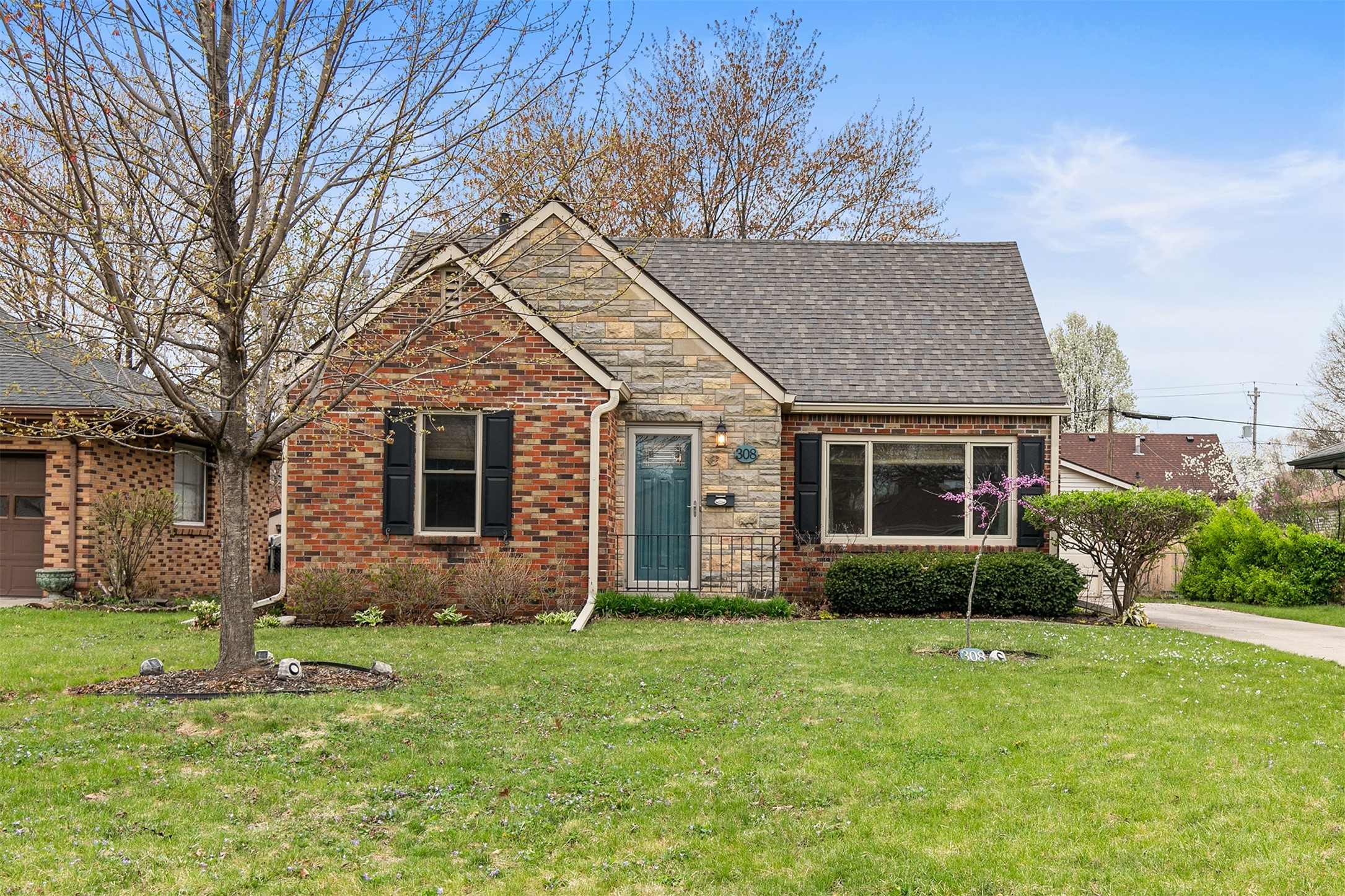 308 18th Place Property Photo