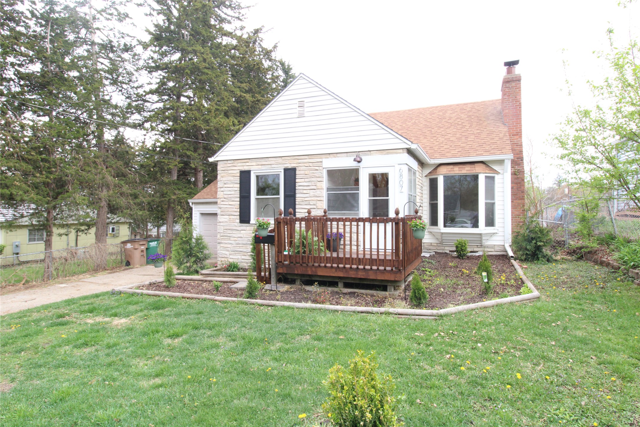 6807 Forest Court Property Photo