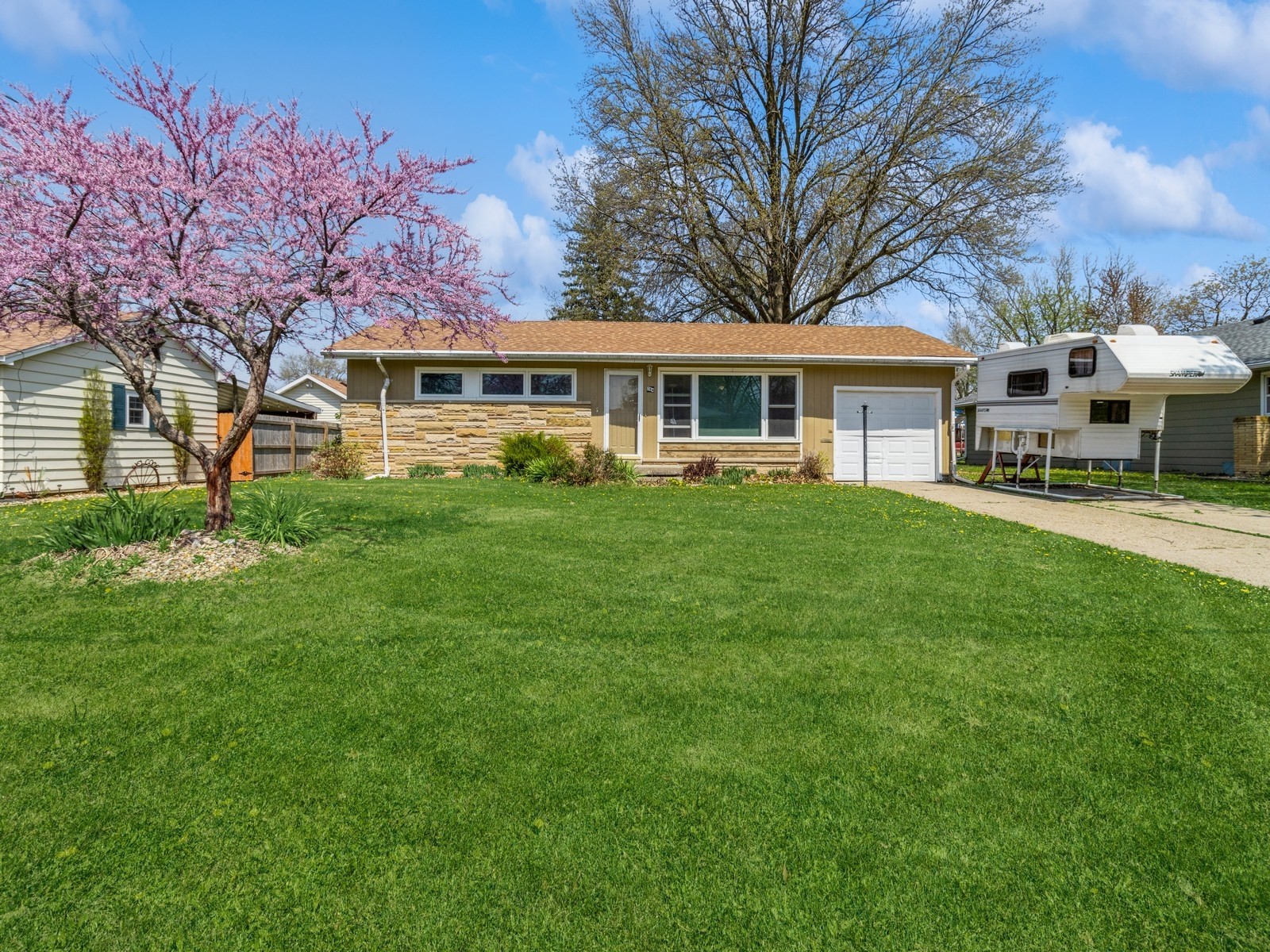 704 S 13th Avenue W Property Photo