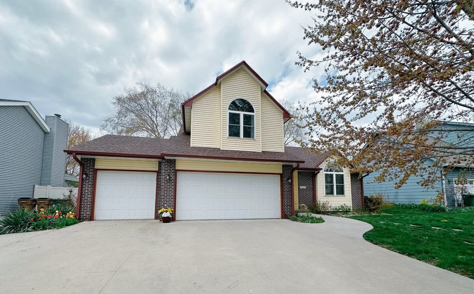 5559 Kensington Circle Property Photo