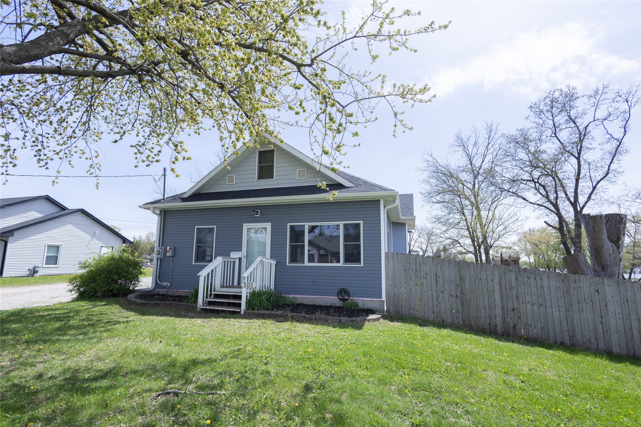 701 S 5th Avenue E Property Photo