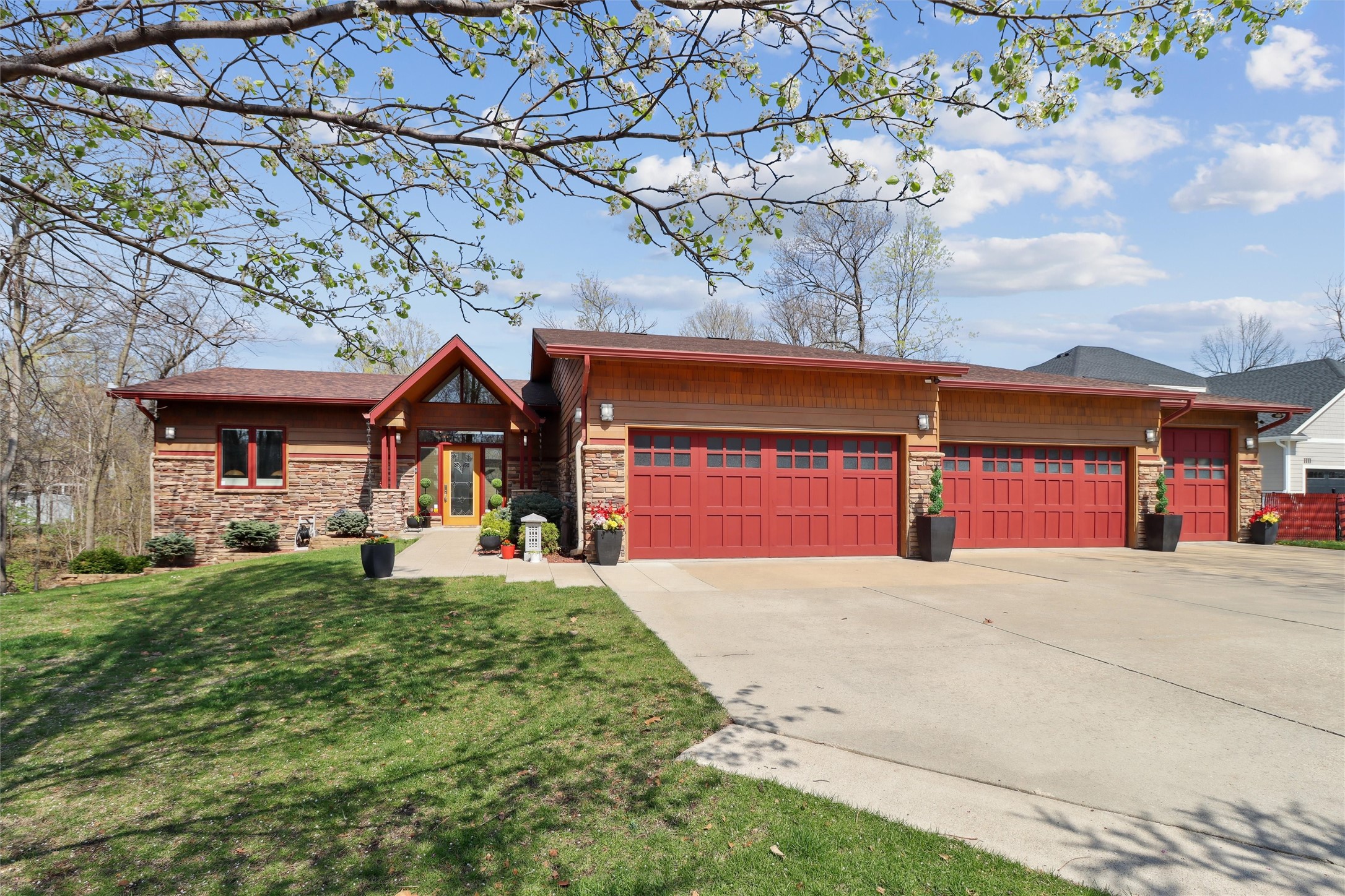 1201 Oakwood Drive Property Photo