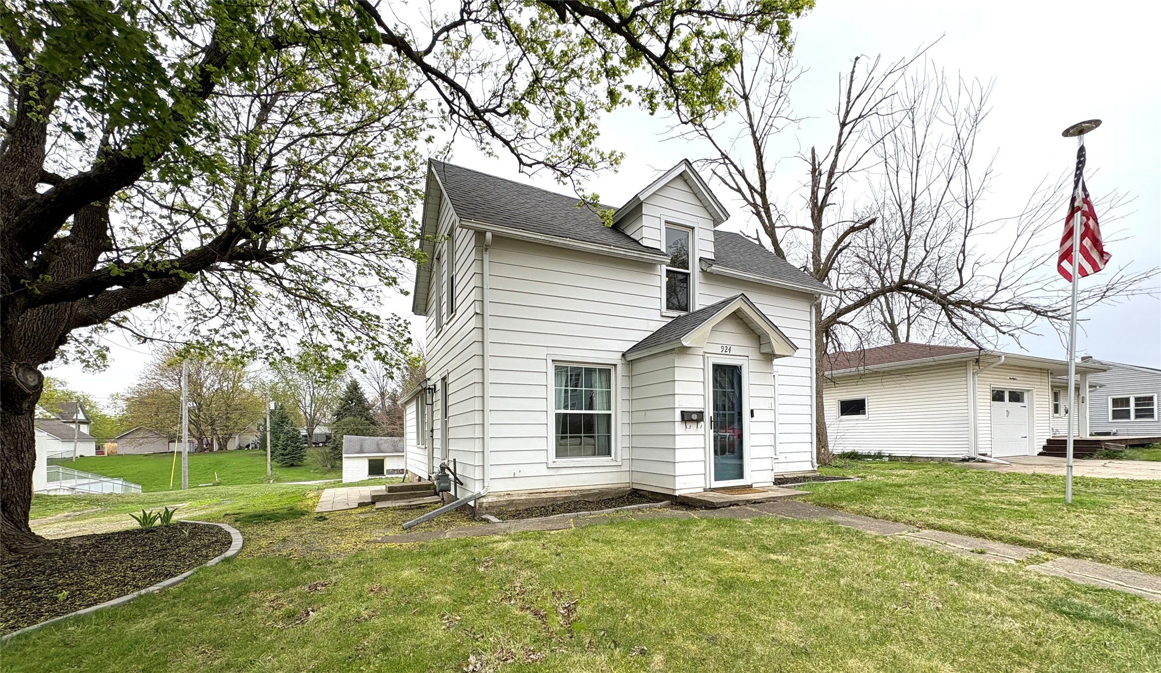 924 Broad Street Property Photo