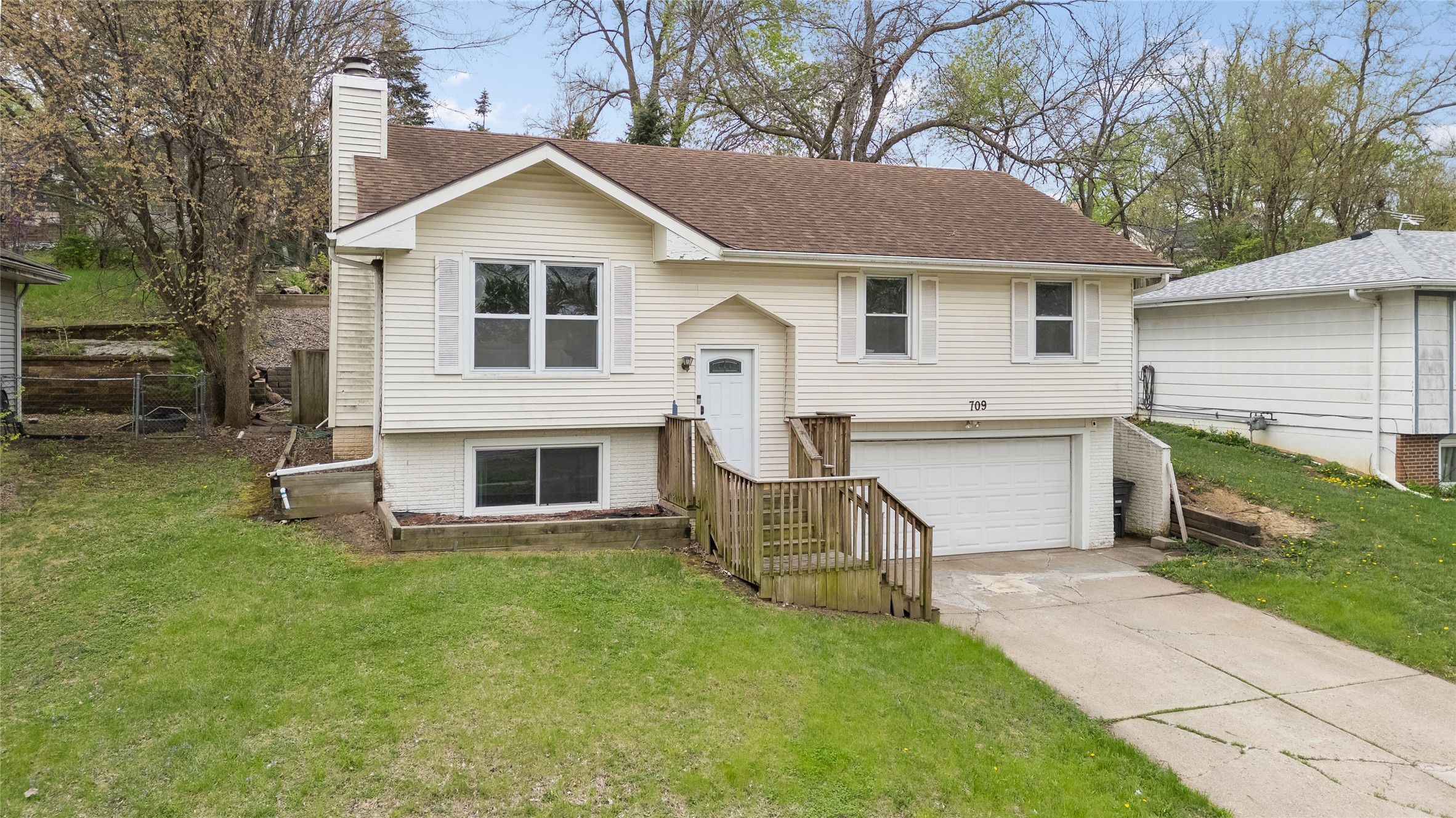 709 E Hackley Avenue Property Photo