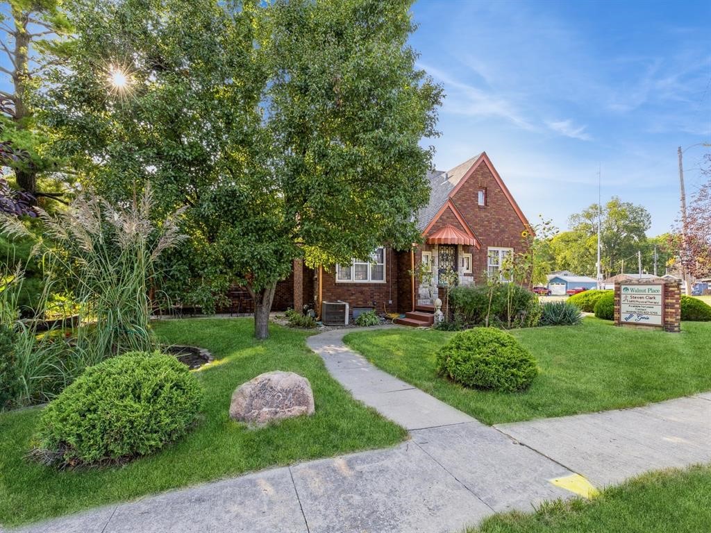 324 1st Street Property Photo 1