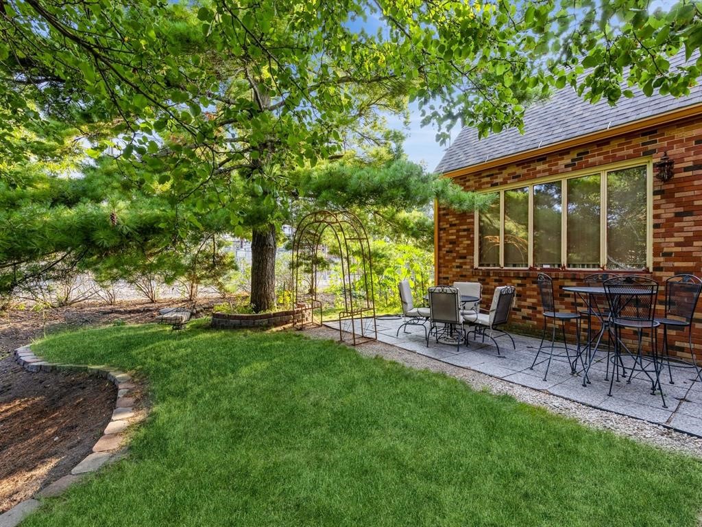 324 1st Street Property Photo 5
