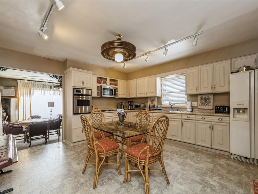 324 1st Street Property Photo 8