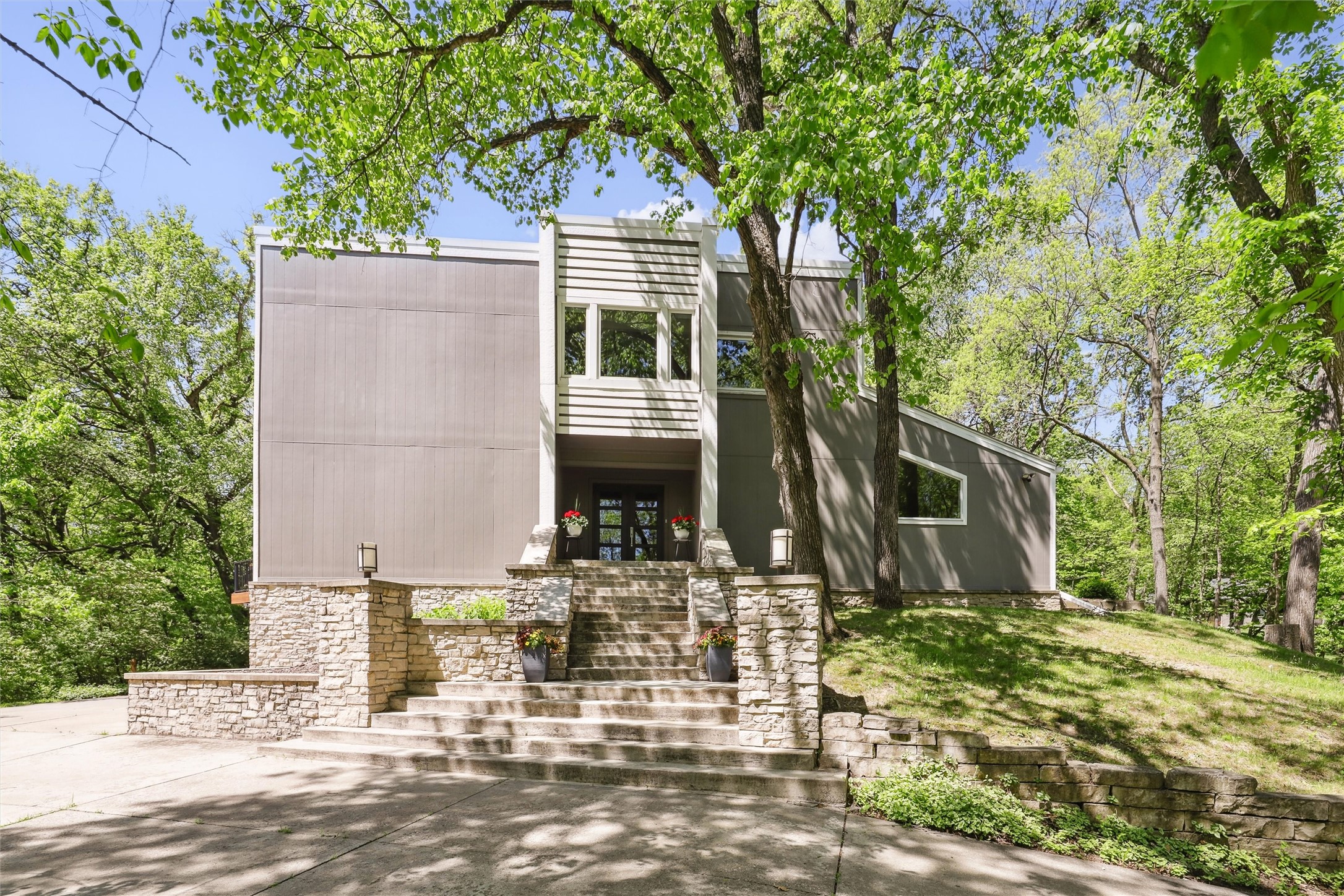 13282 Oak Brook Drive Property Photo 2