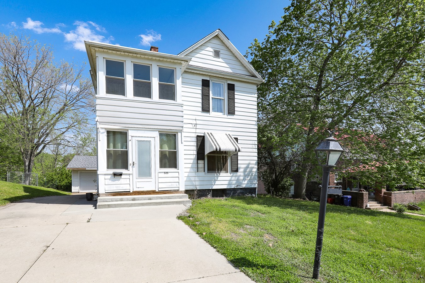 325 E Maple Avenue Property Photo 1