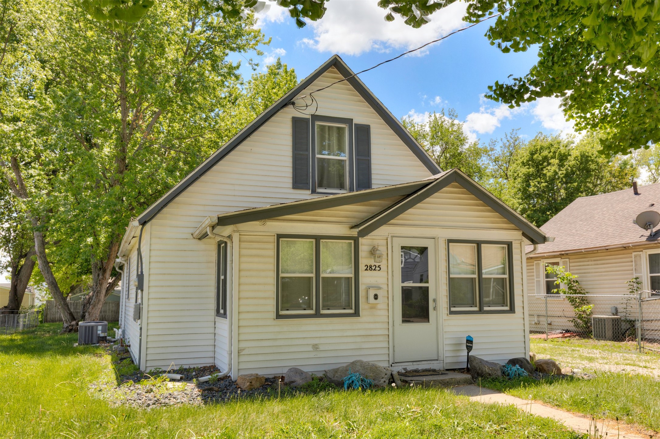 2825 Maple Street Property Photo 1