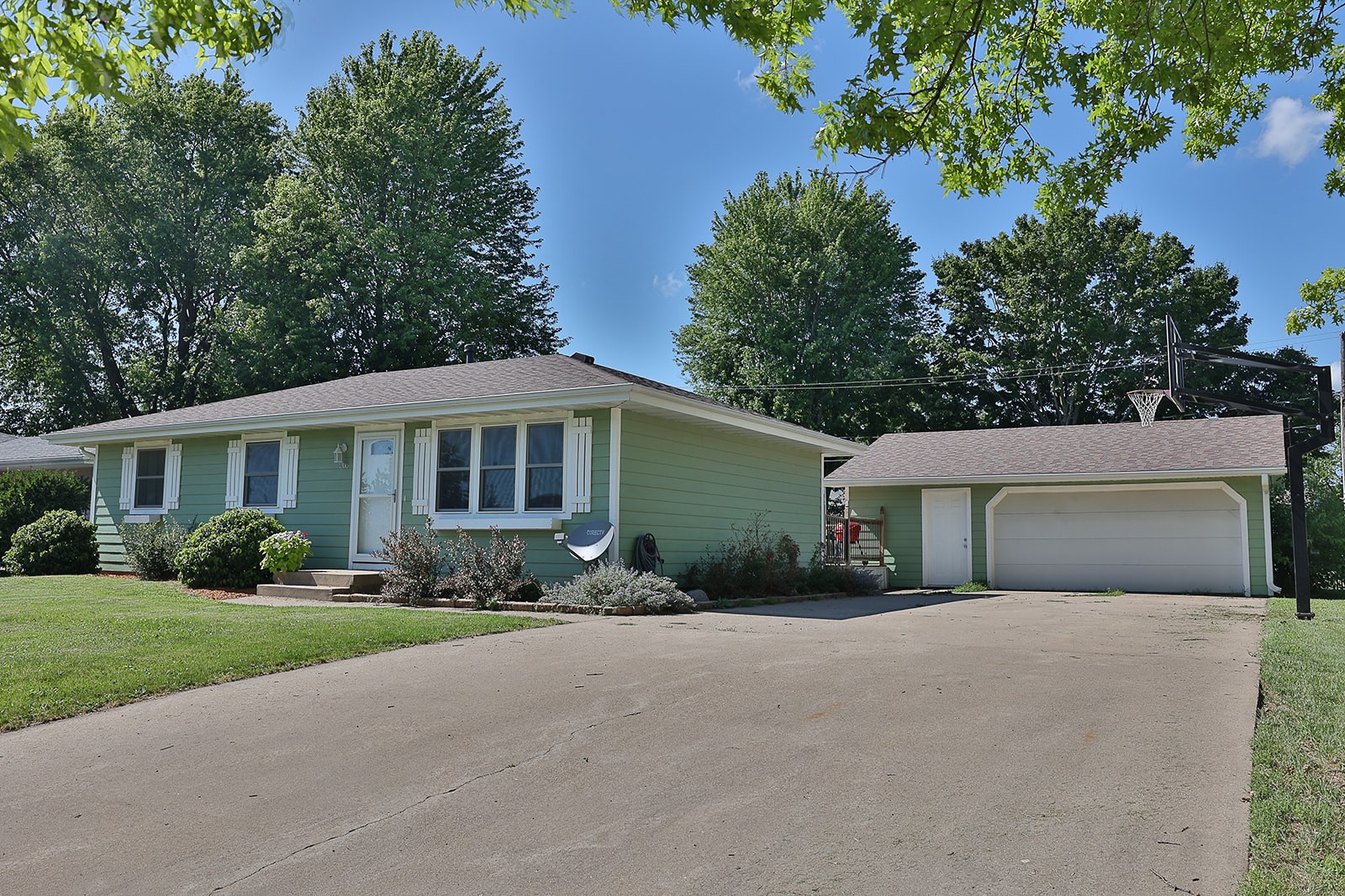 203 W Pleasant Street Property Photo 1