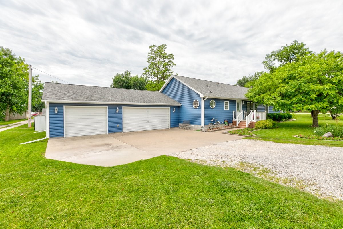 201 E 1st Street Property Photo 1