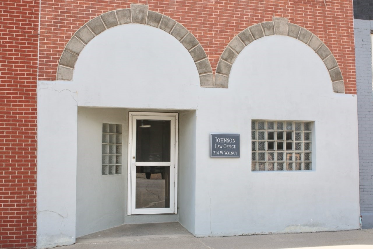 214 W Walnut Street Property Photo 1