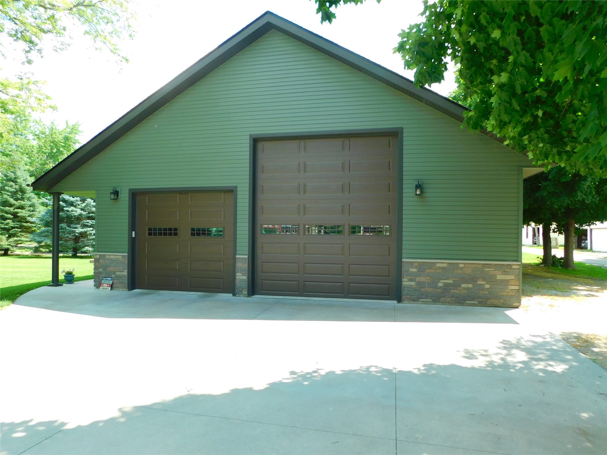 1127 Broad Street Property Photo 2