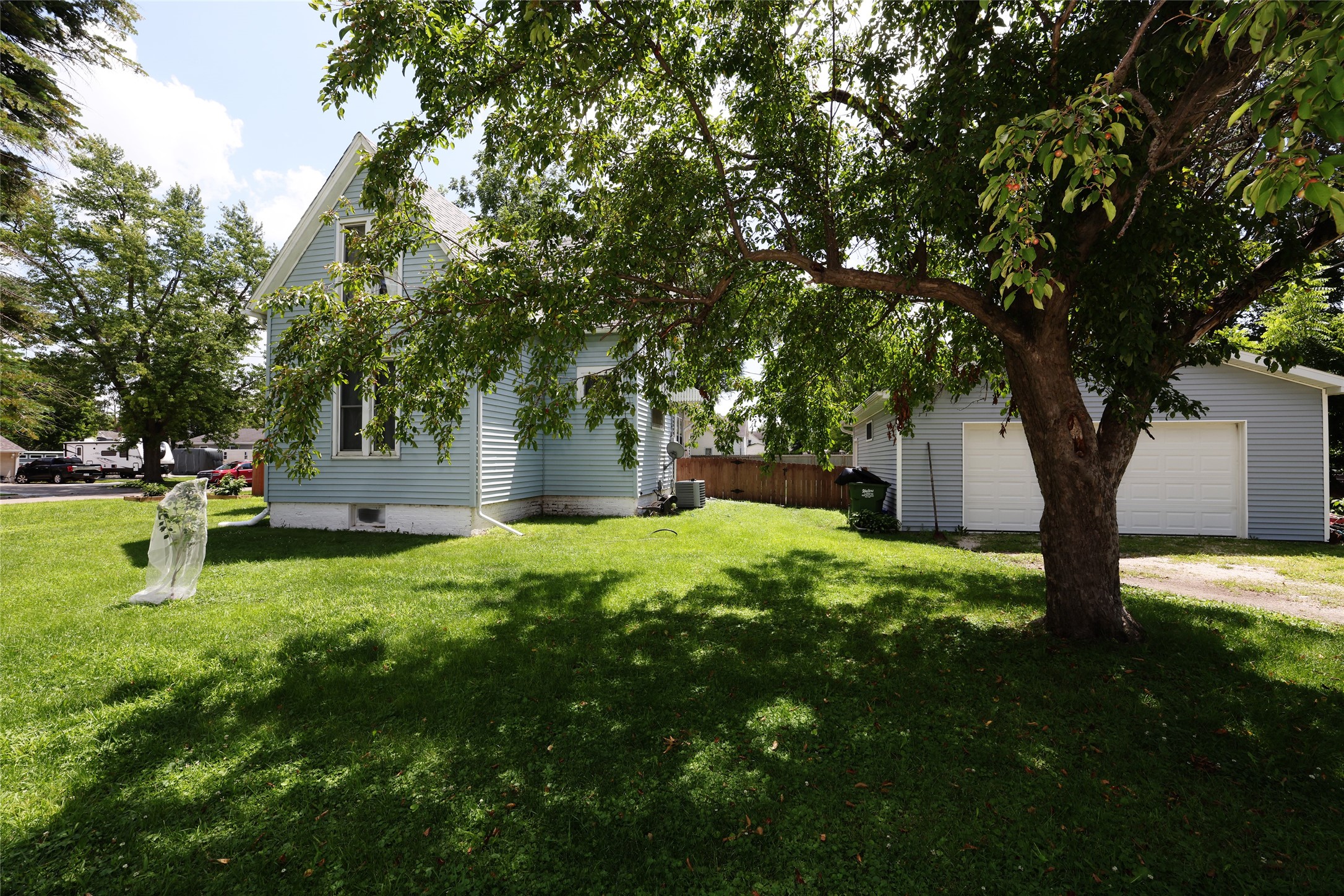 607 Clay Street Property Photo 5